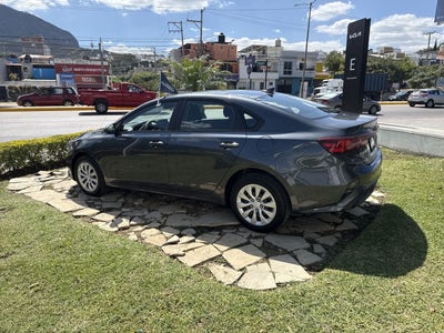2022 Kia Forte 2.0 L At